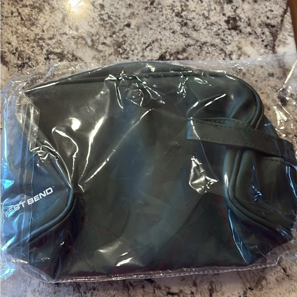 Milwaukee Bucks make up bag or travel bag